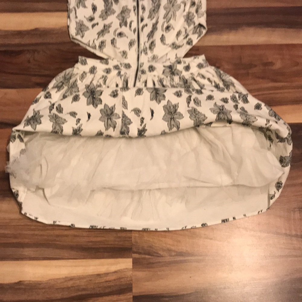 Dress - Picture 5 of 5